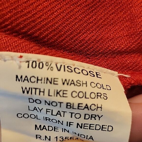 Avani del amour embroidered Red V neck Tunic blouse Small NWT - Picture 7 of 7